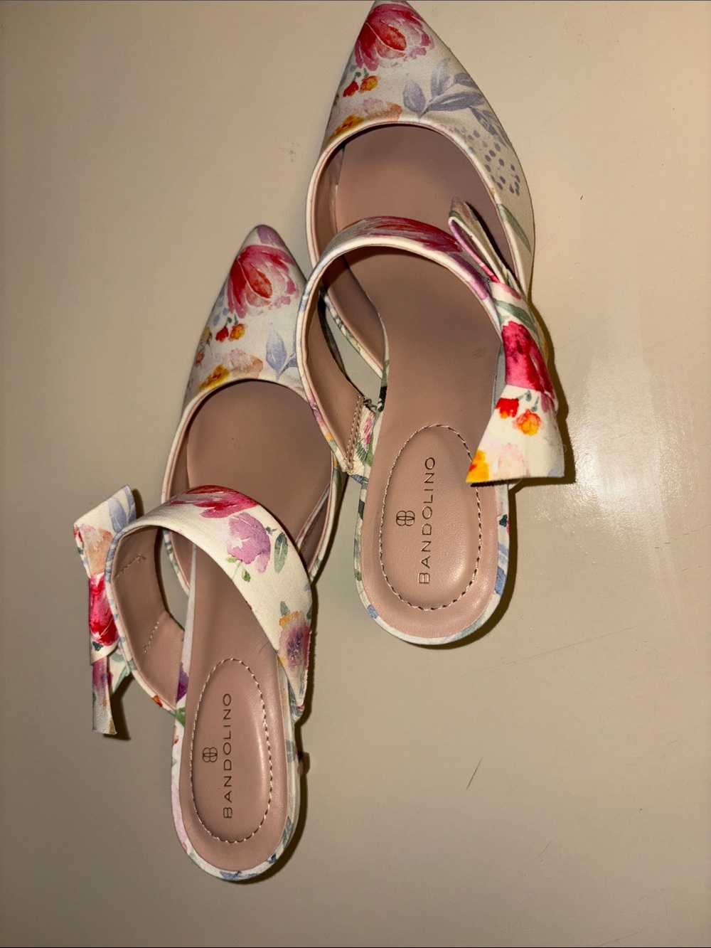 Bandolino Cream Floral Pointed-Toe Slingback Mules with Bow